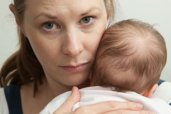 Pianto del neonato. E’ possibile che il bebè pianga in modo inconsolabile solo perché vuole stare tra le braccia della mamma?